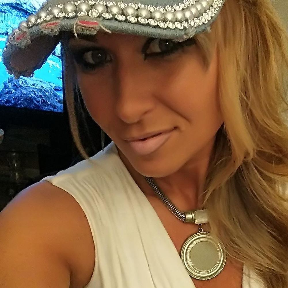 Meet your Posher, Traci